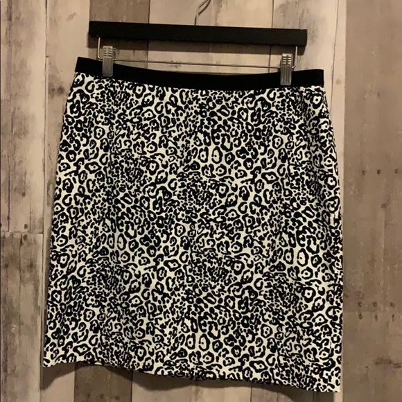 Ann Taylor black & white snow leopard mini skirt - Picture 2 of 7